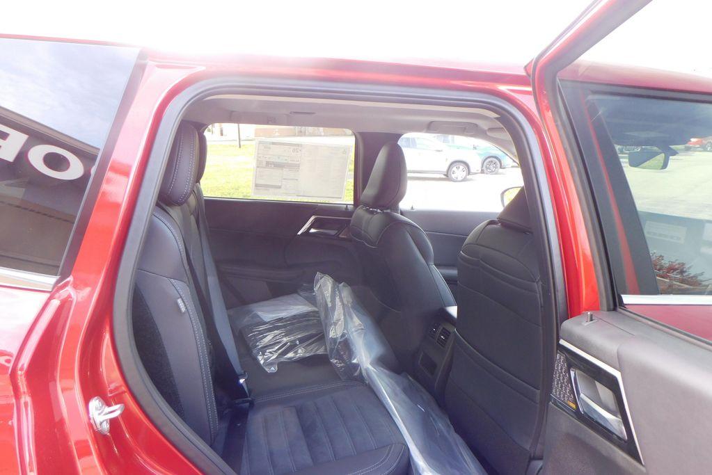 new 2025 Mitsubishi Outlander car, priced at $40,600