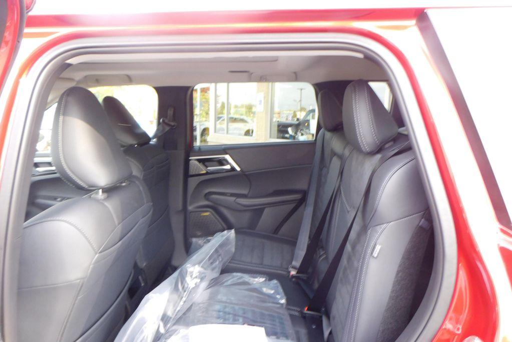 new 2025 Mitsubishi Outlander car, priced at $40,600