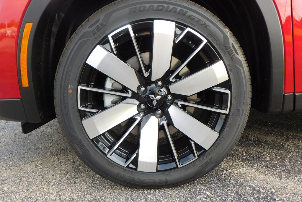 new 2025 Mitsubishi Outlander car, priced at $40,600