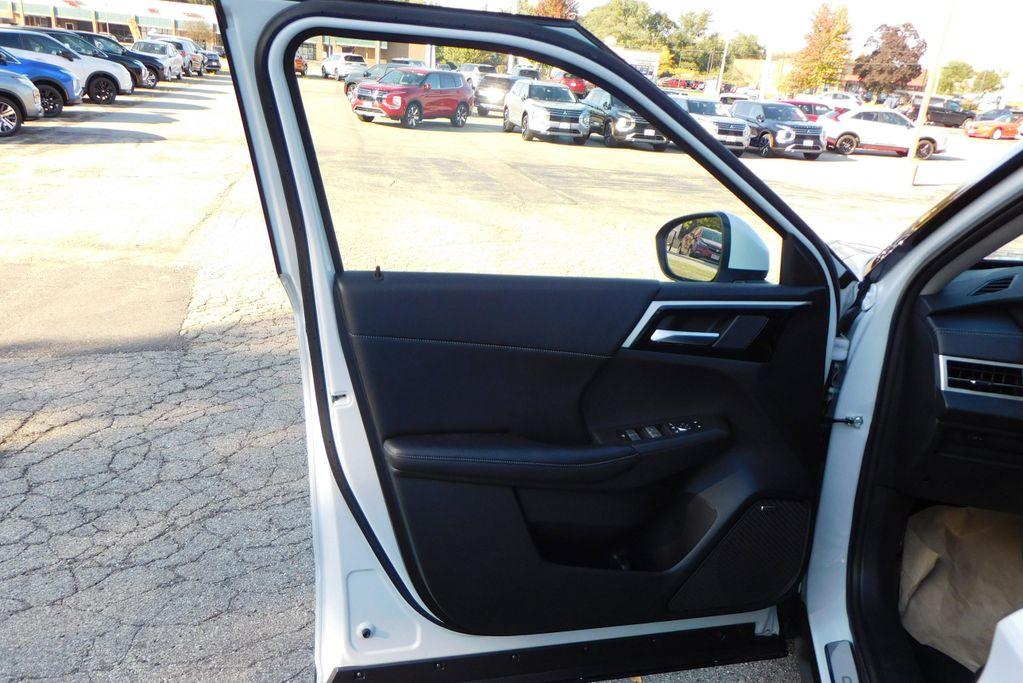 new 2025 Mitsubishi Outlander car, priced at $37,565