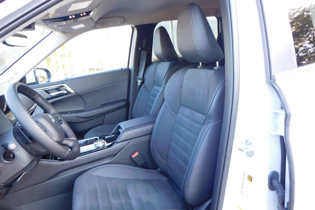 new 2025 Mitsubishi Outlander car, priced at $37,565