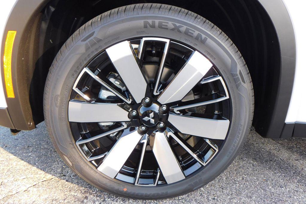 new 2025 Mitsubishi Outlander car, priced at $37,565