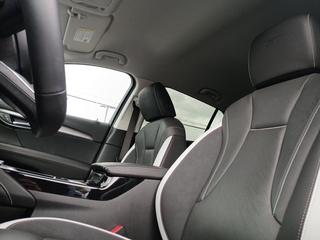 used 2025 Buick Envision car, priced at $33,999