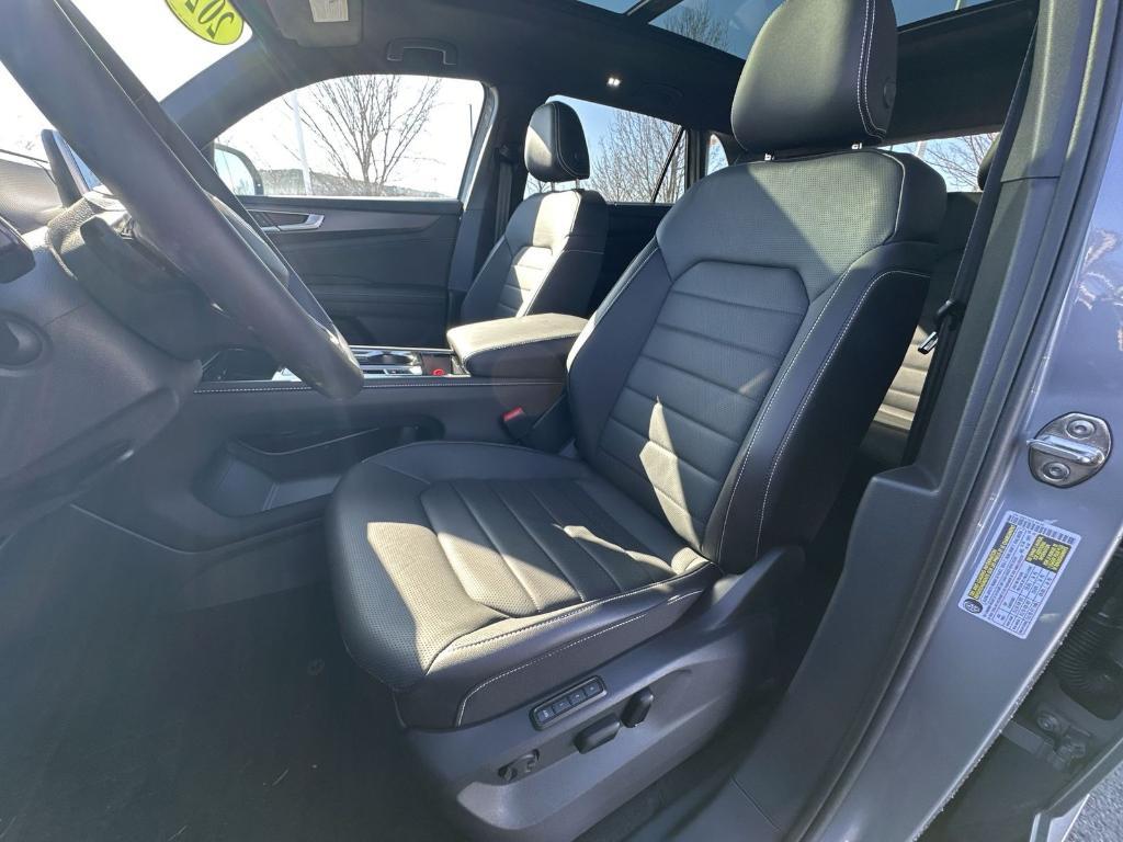 new 2024 Volkswagen Atlas Cross Sport car, priced at $40,299