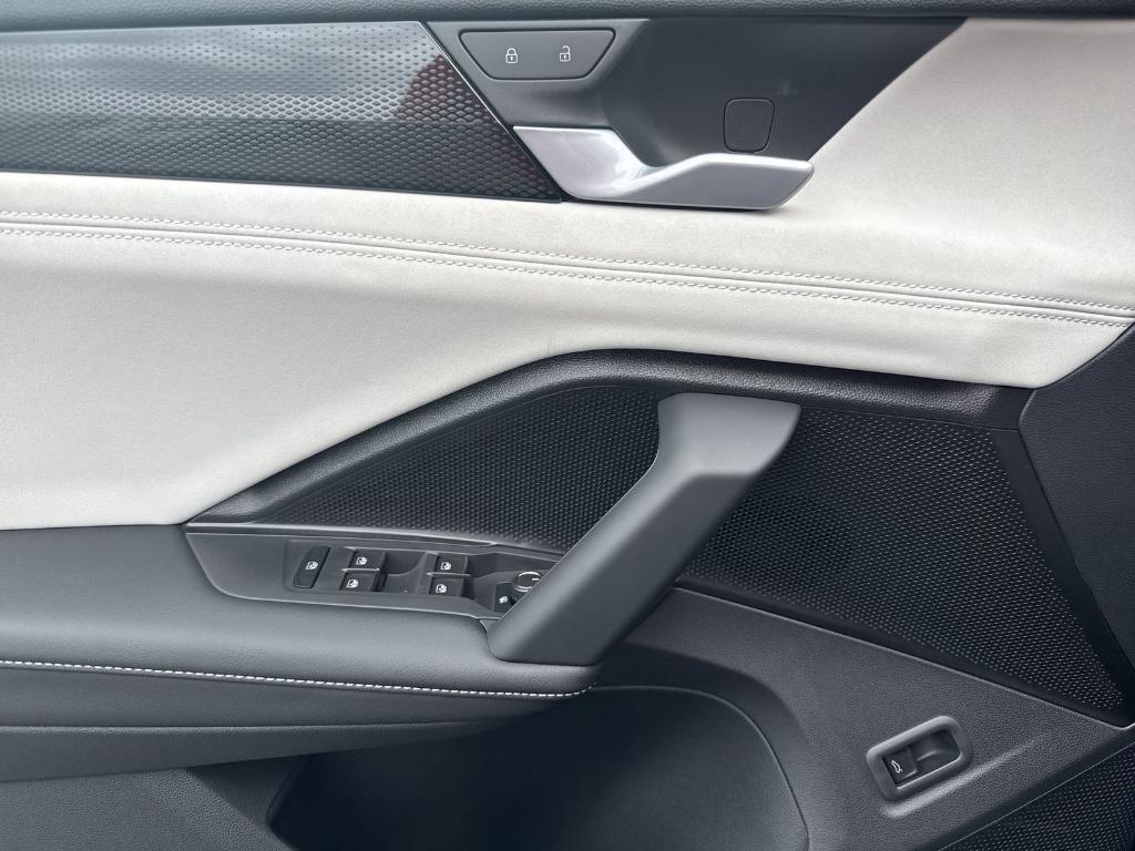 new 2025 Volkswagen Tiguan car, priced at $34,681