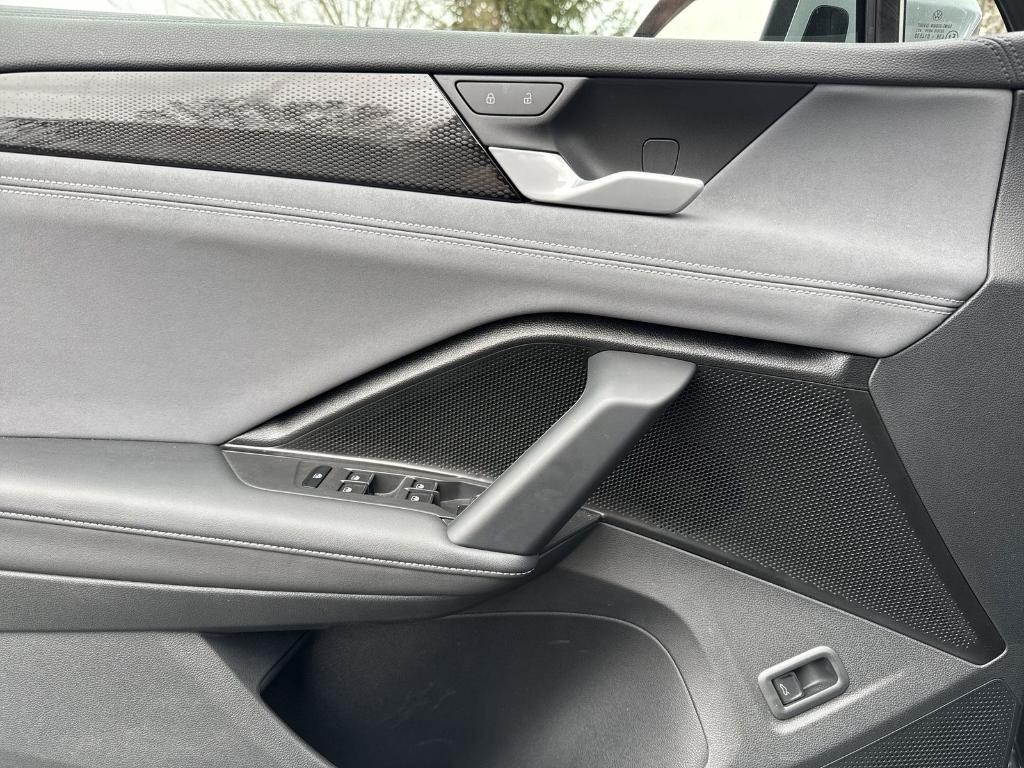 used 2025 Volkswagen Tiguan car, priced at $31,685