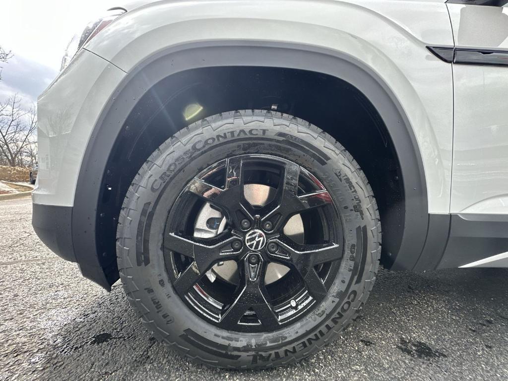 new 2025 Volkswagen Atlas car, priced at $44,904