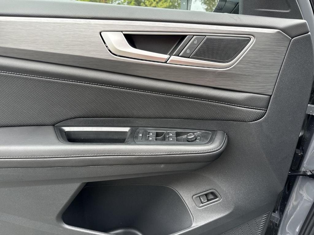 new 2026 Volkswagen Atlas Cross Sport car, priced at $46,228