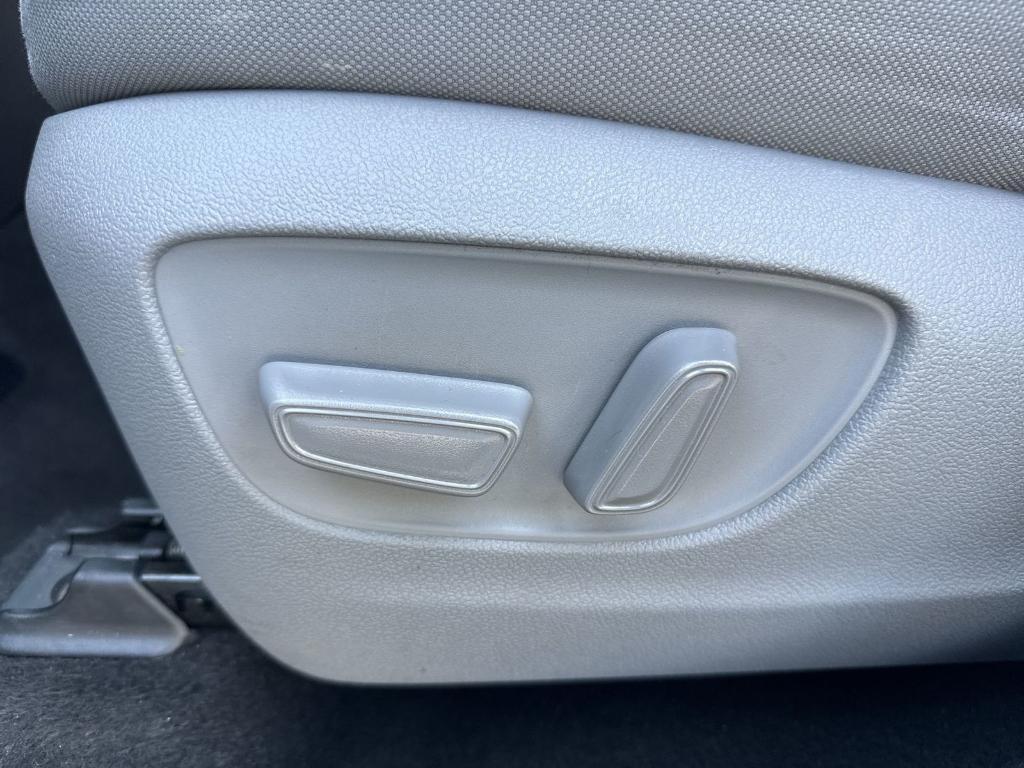 used 2023 Toyota Highlander car, priced at $28,269