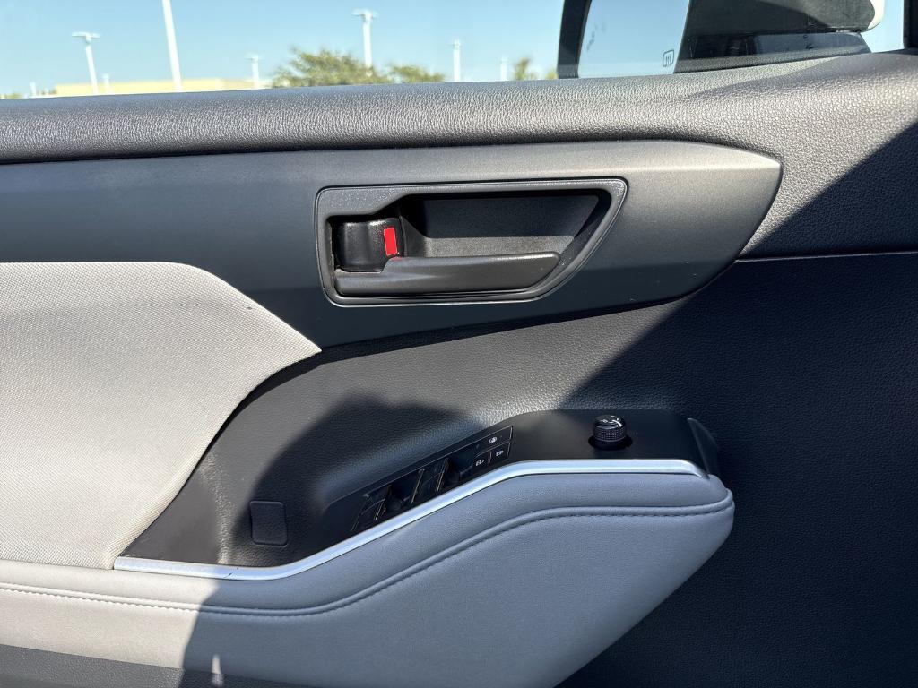 used 2023 Toyota Highlander car, priced at $28,269