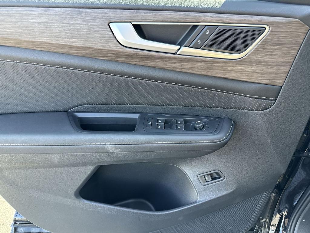 new 2025 Volkswagen Atlas car, priced at $46,628