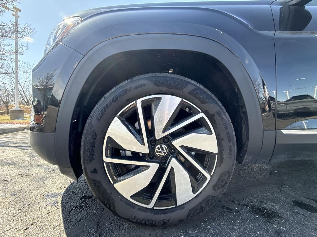 new 2025 Volkswagen Atlas car, priced at $46,628