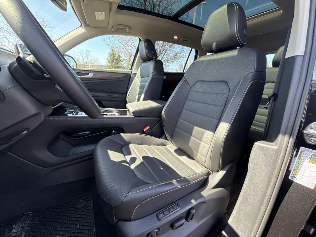 new 2025 Volkswagen Atlas car, priced at $46,628