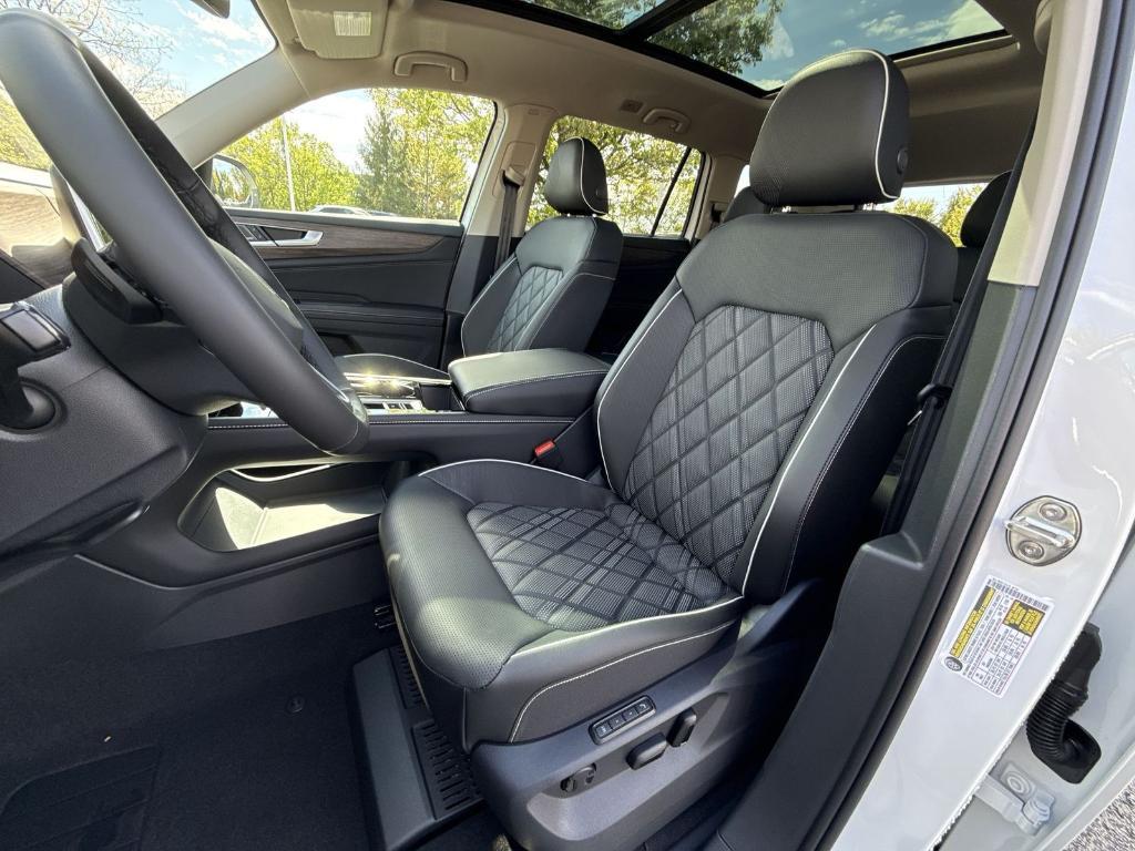 new 2025 Volkswagen Atlas car, priced at $48,848