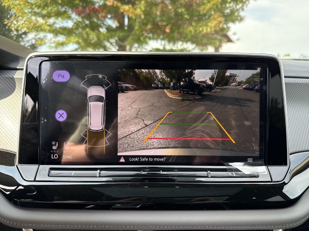 new 2025 Volkswagen Atlas car, priced at $40,605