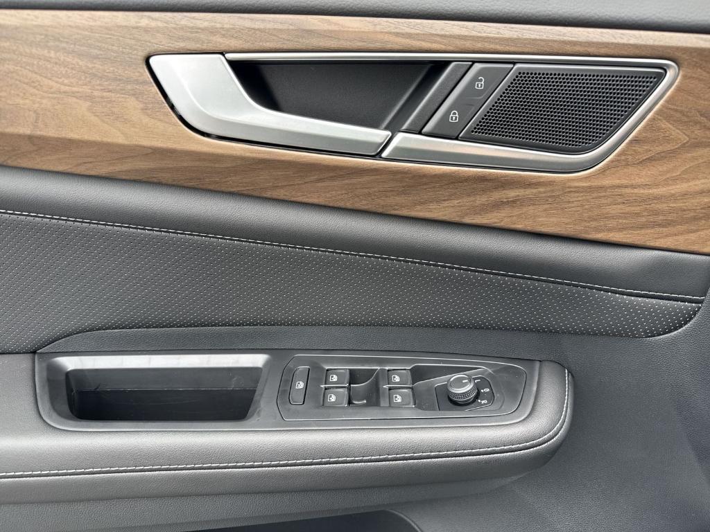 new 2025 Volkswagen Atlas car, priced at $38,033