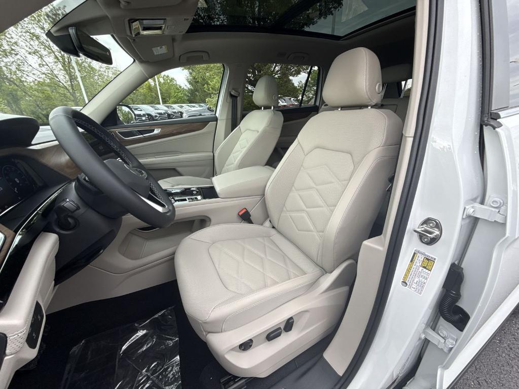 new 2025 Volkswagen Atlas car, priced at $44,265