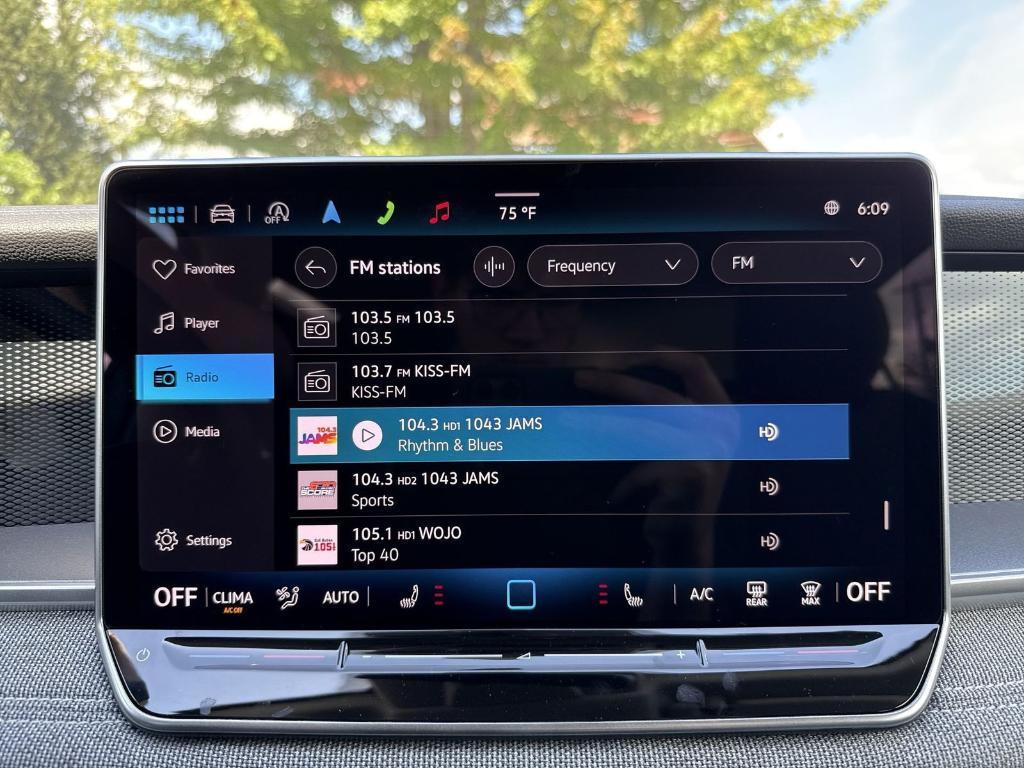 new 2025 Volkswagen Tiguan car, priced at $32,088