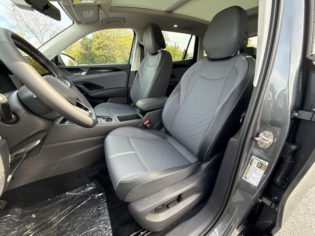 new 2025 Volkswagen Tiguan car, priced at $35,667