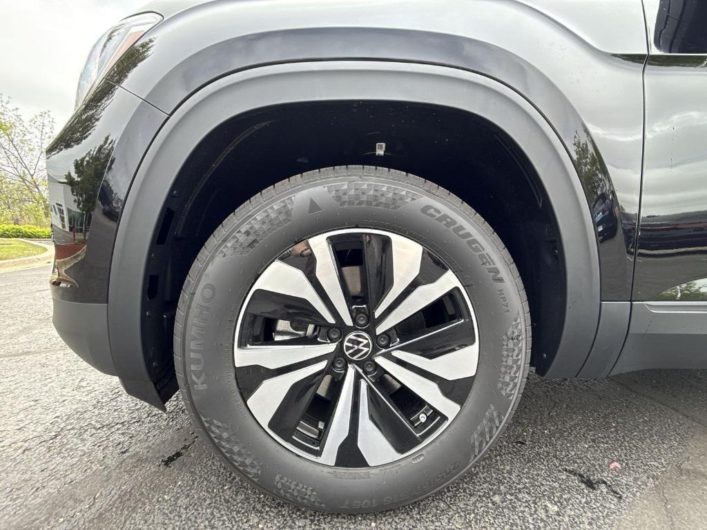 new 2025 Volkswagen Atlas car, priced at $38,006