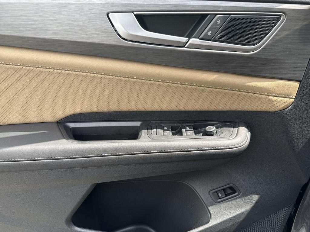 new 2025 Volkswagen Atlas Cross Sport car, priced at $42,080