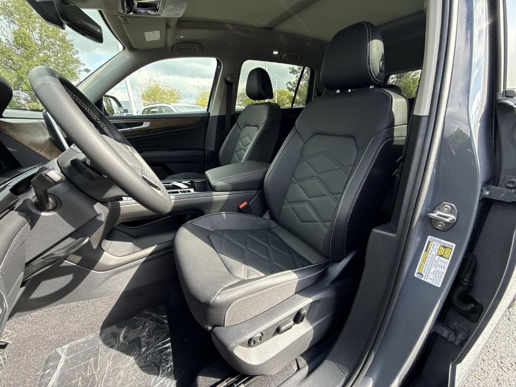 new 2026 Volkswagen Atlas car, priced at $47,576