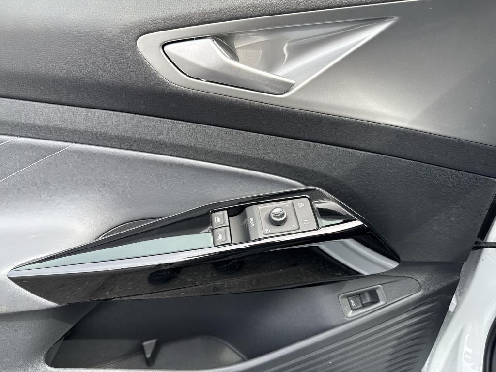 new 2025 Volkswagen ID.4 car, priced at $49,868