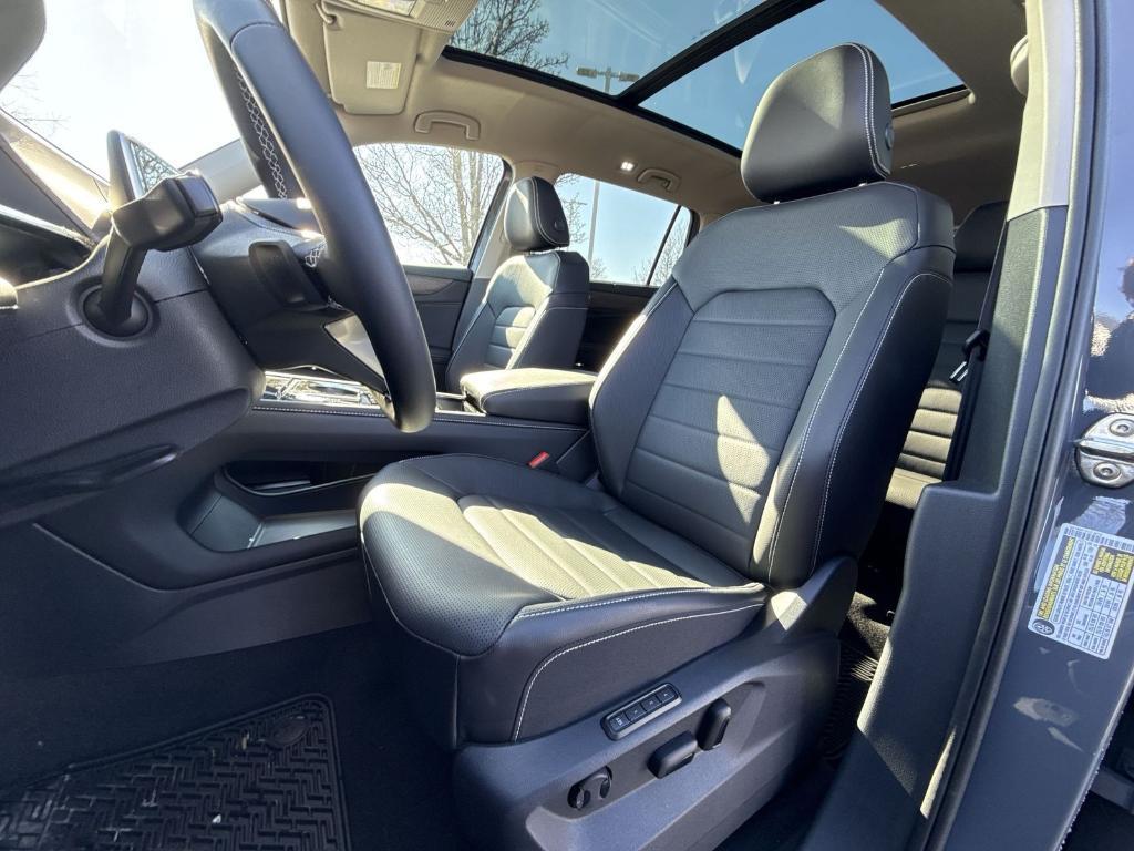 new 2025 Volkswagen Atlas car, priced at $47,065