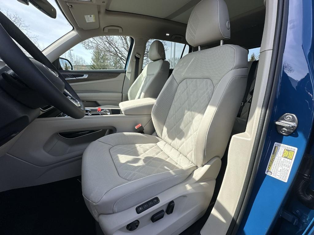 new 2025 Volkswagen Atlas car, priced at $46,911