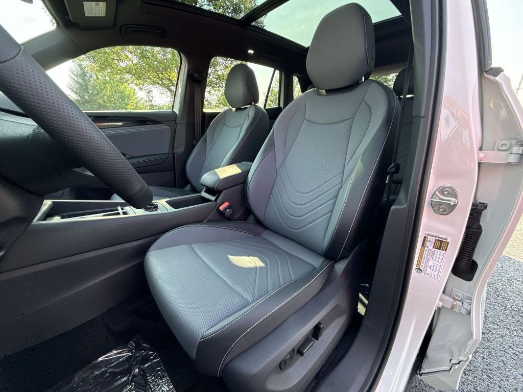 new 2025 Volkswagen Tiguan car, priced at $37,901
