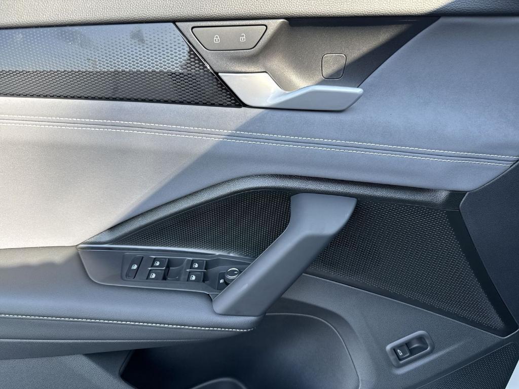 new 2025 Volkswagen Tiguan car, priced at $37,901