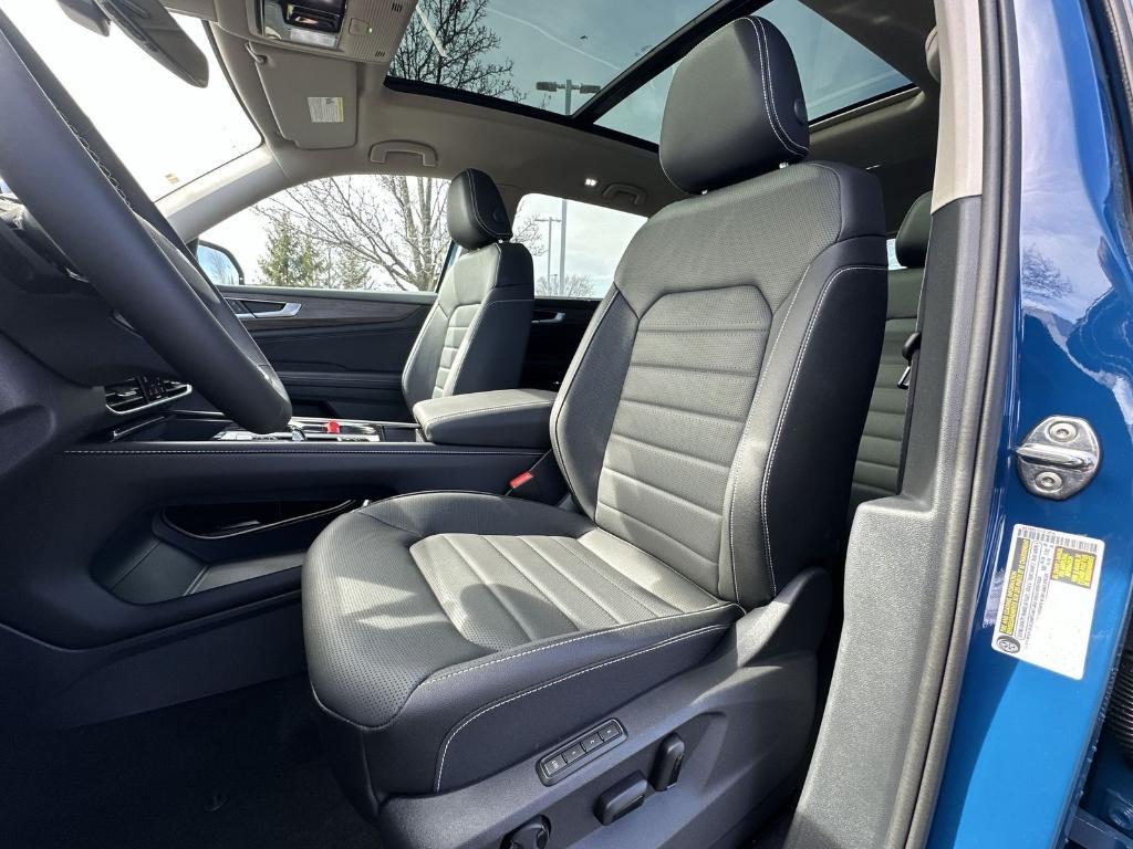 new 2025 Volkswagen Atlas car, priced at $47,170