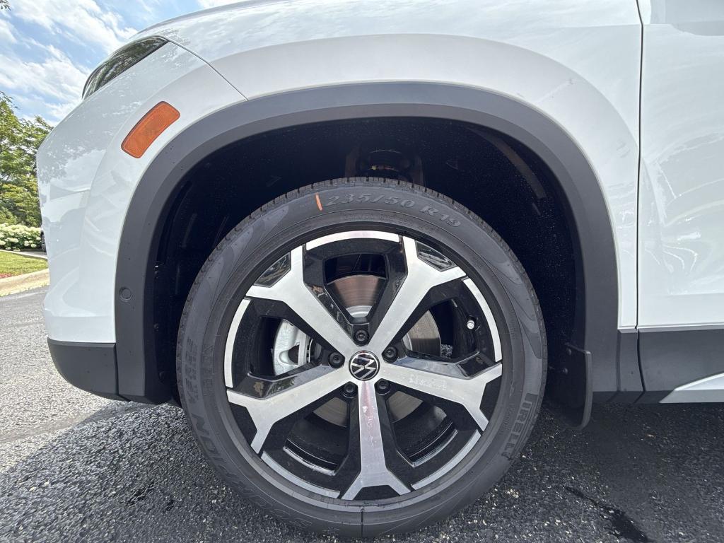 new 2025 Volkswagen Tiguan car, priced at $35,919
