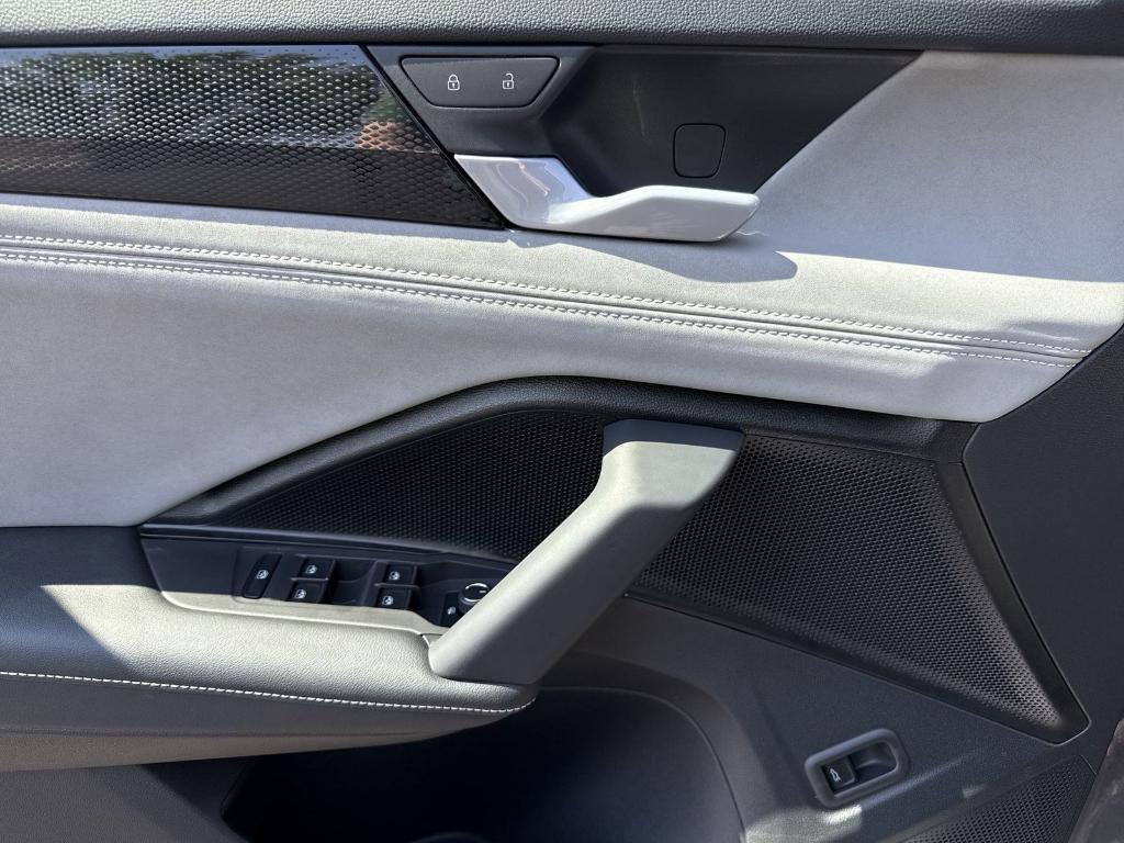 new 2025 Volkswagen Tiguan car, priced at $32,843