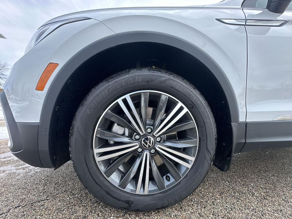 new 2024 Volkswagen Tiguan car, priced at $27,995