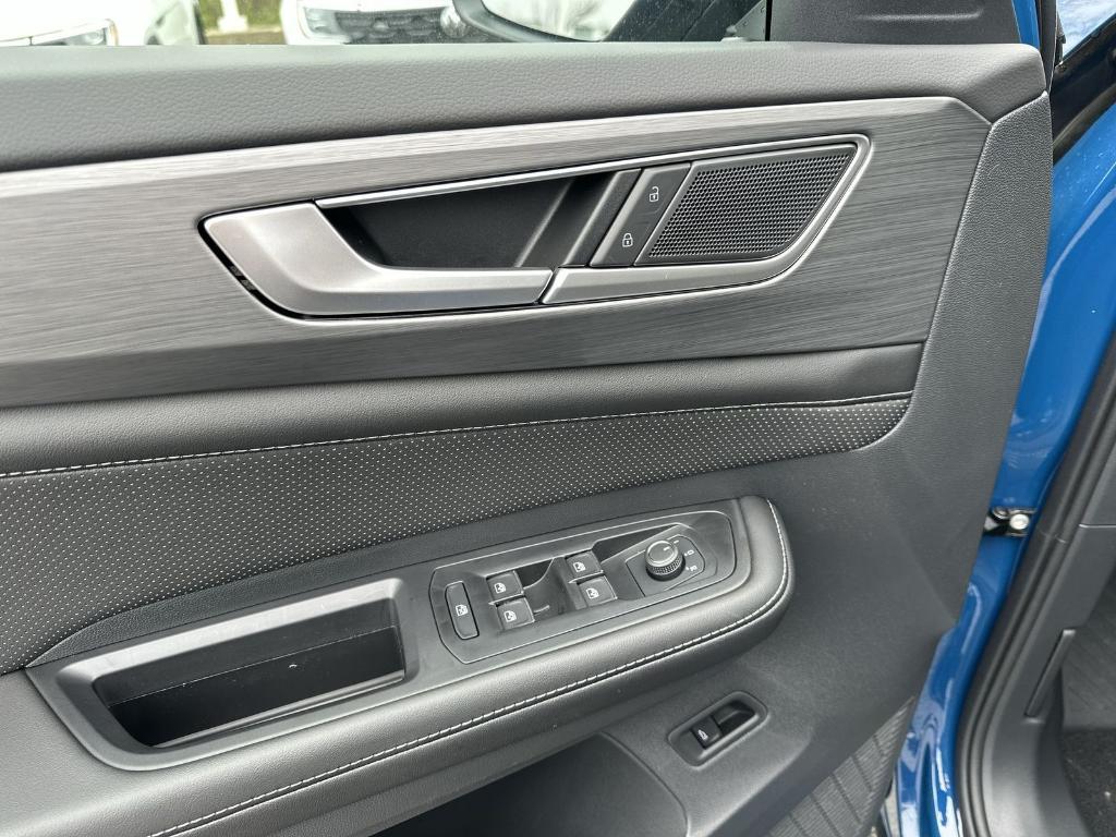new 2025 Volkswagen Atlas Cross Sport car, priced at $43,125