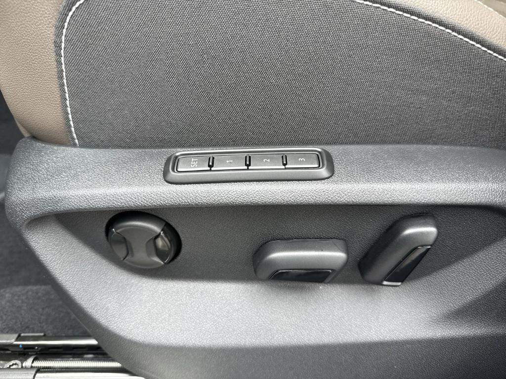 new 2025 Volkswagen Atlas car, priced at $41,911