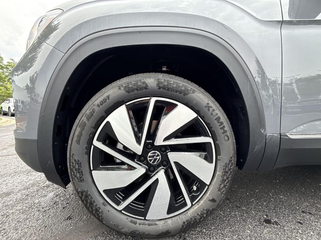 new 2025 Volkswagen Atlas car, priced at $46,411