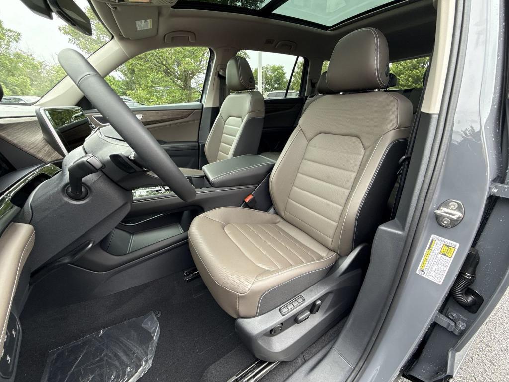 new 2025 Volkswagen Atlas car, priced at $41,911
