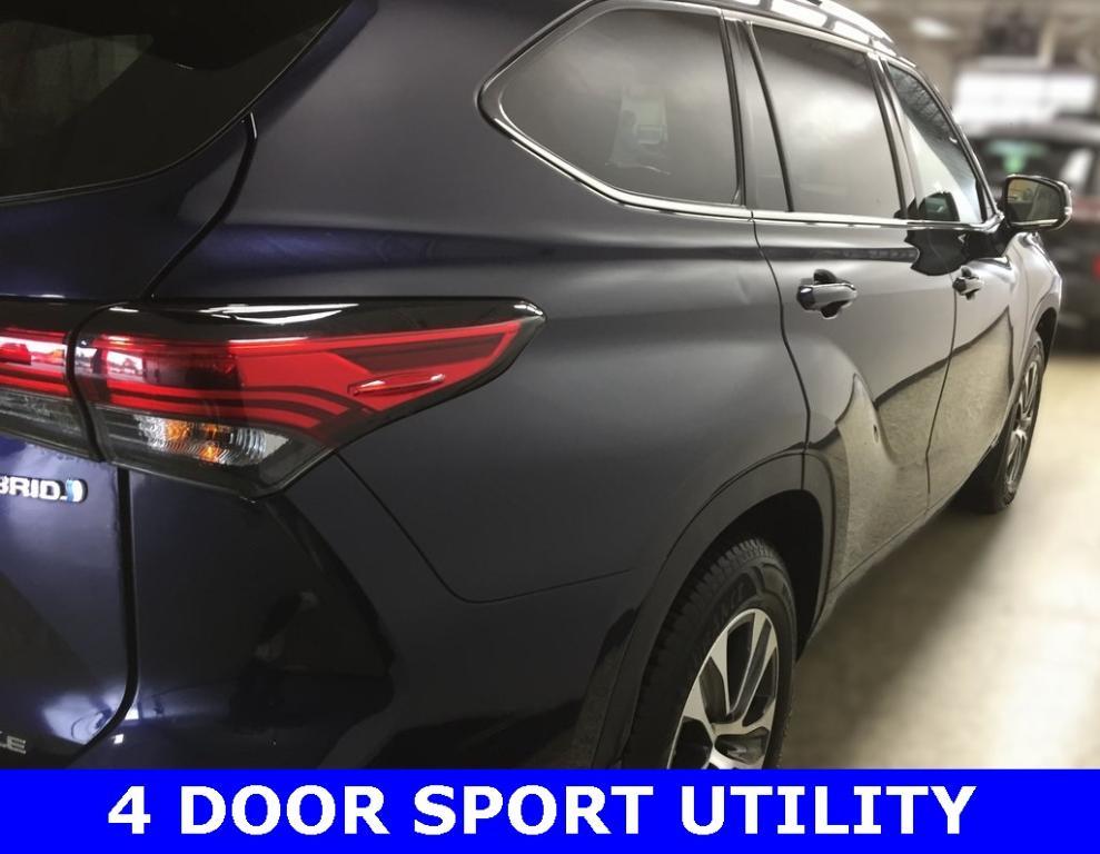 used 2022 Toyota Highlander Hybrid car, priced at $34,995