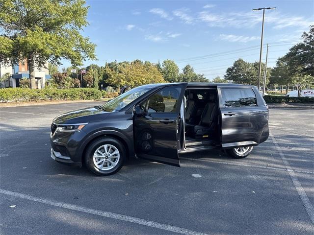 used 2023 Kia Carnival car, priced at $28,991