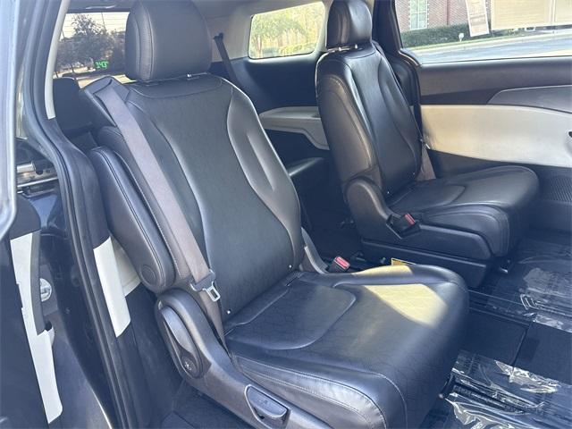 used 2023 Kia Carnival car, priced at $28,991