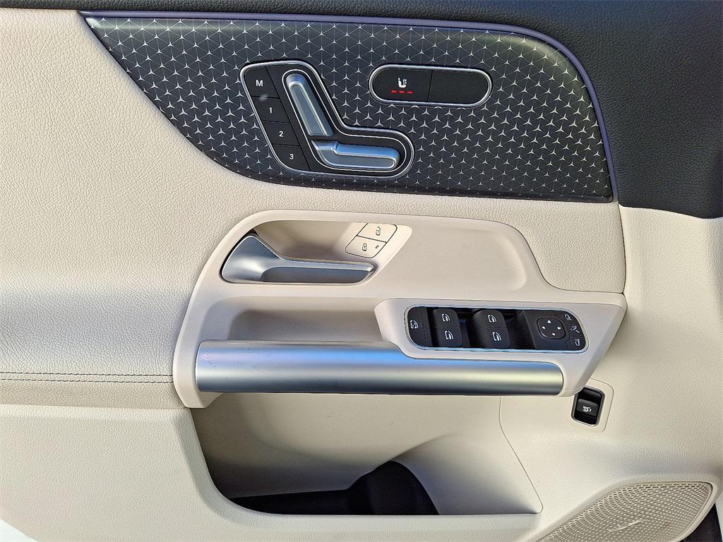 used 2025 Mercedes-Benz GLA 250 car, priced at $41,881