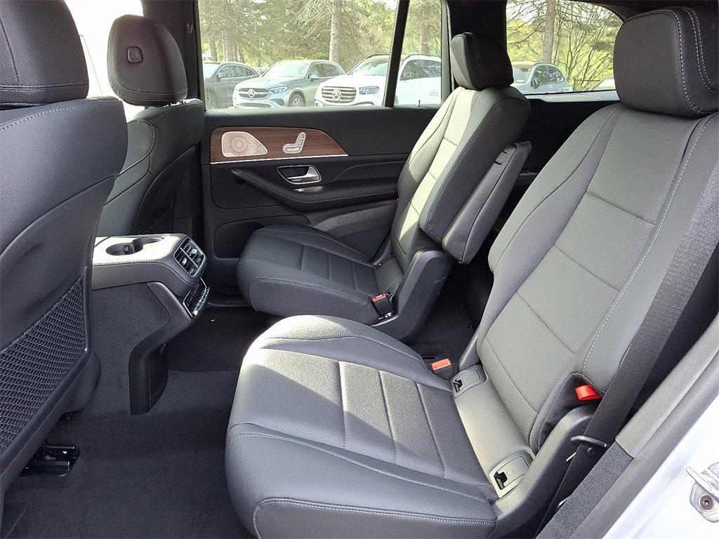 new 2025 Mercedes-Benz GLS 450 car, priced at $95,365