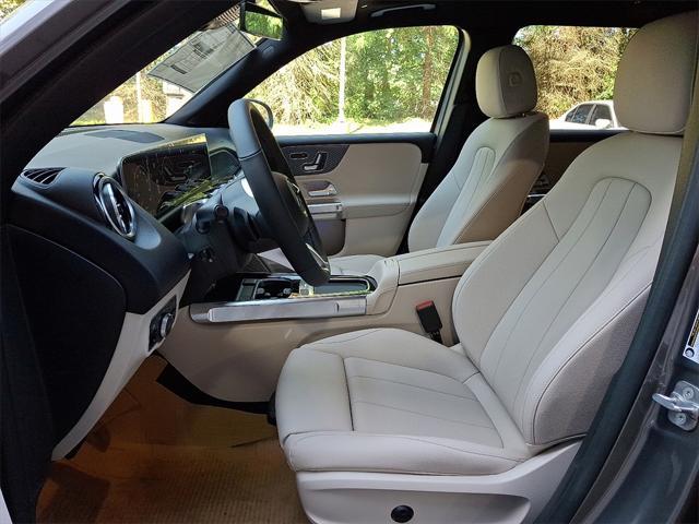 new 2025 Mercedes-Benz GLB 250 car, priced at $51,685