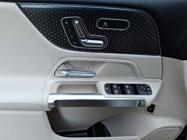 new 2025 Mercedes-Benz GLB 250 car, priced at $51,685