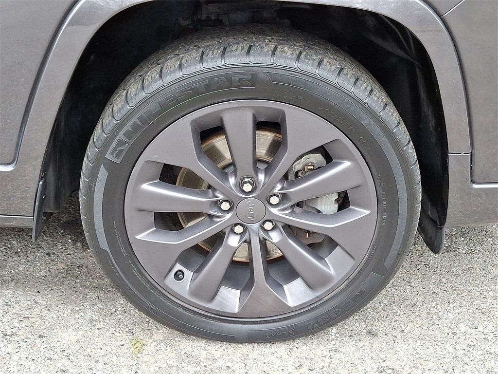 used 2019 Jeep Cherokee car, priced at $18,981