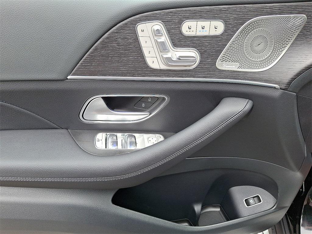 new 2026 Mercedes-Benz GLS 450 car, priced at $93,615