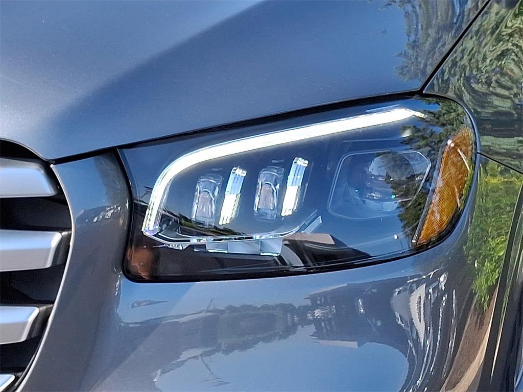 new 2025 Mercedes-Benz GLS 580 car, priced at $120,470