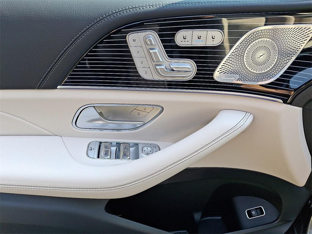 new 2025 Mercedes-Benz GLS 580 car, priced at $120,470